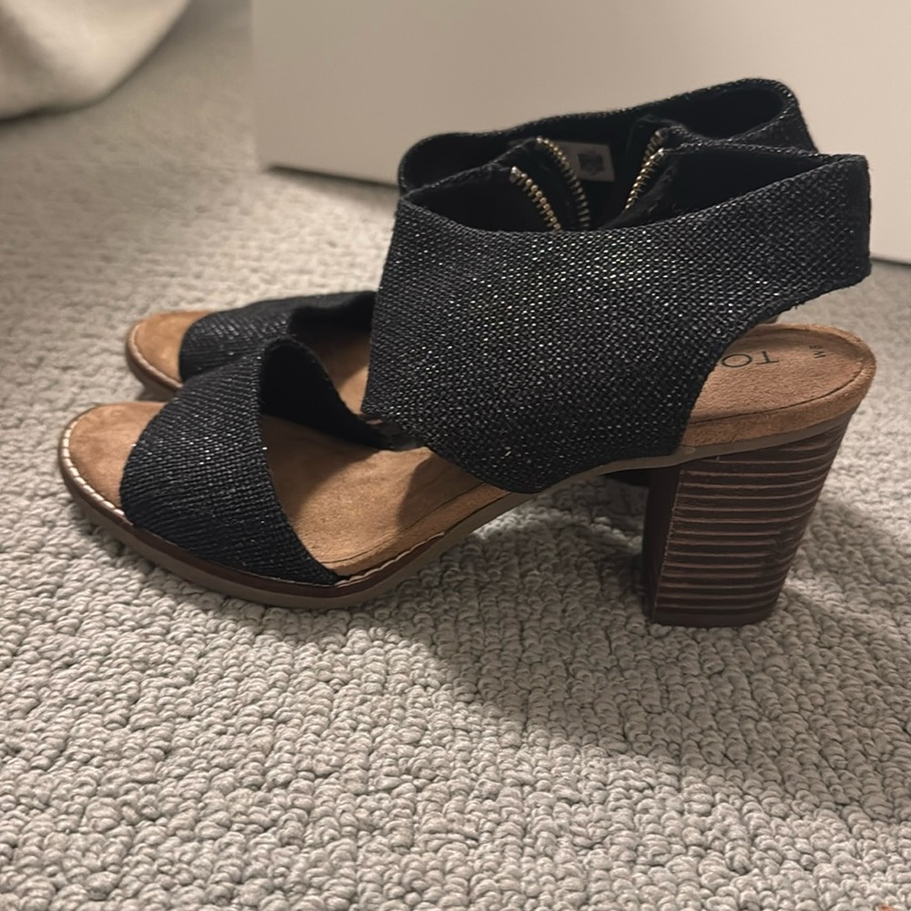 Tom’s heels